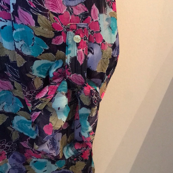 Brand new Chaus New York flower top - Picture 5 of 6